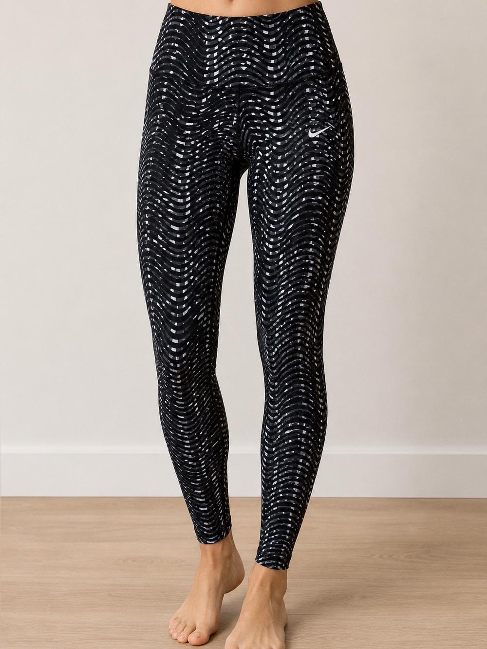 Women’s Nike dri-fit full length leggings size S